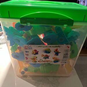 ToyVelt 6 pack take-apart dinosaurs. Includes carrying case and tools.